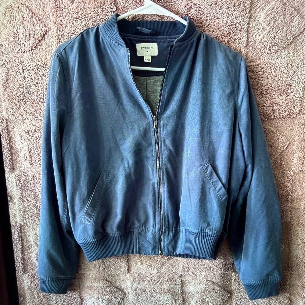 Everly Blue Zip-Up Bomber Jacket – Size Small 💙